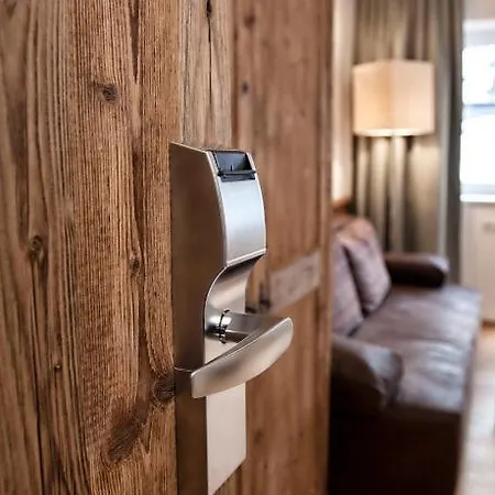 מלון & Heigenhauser